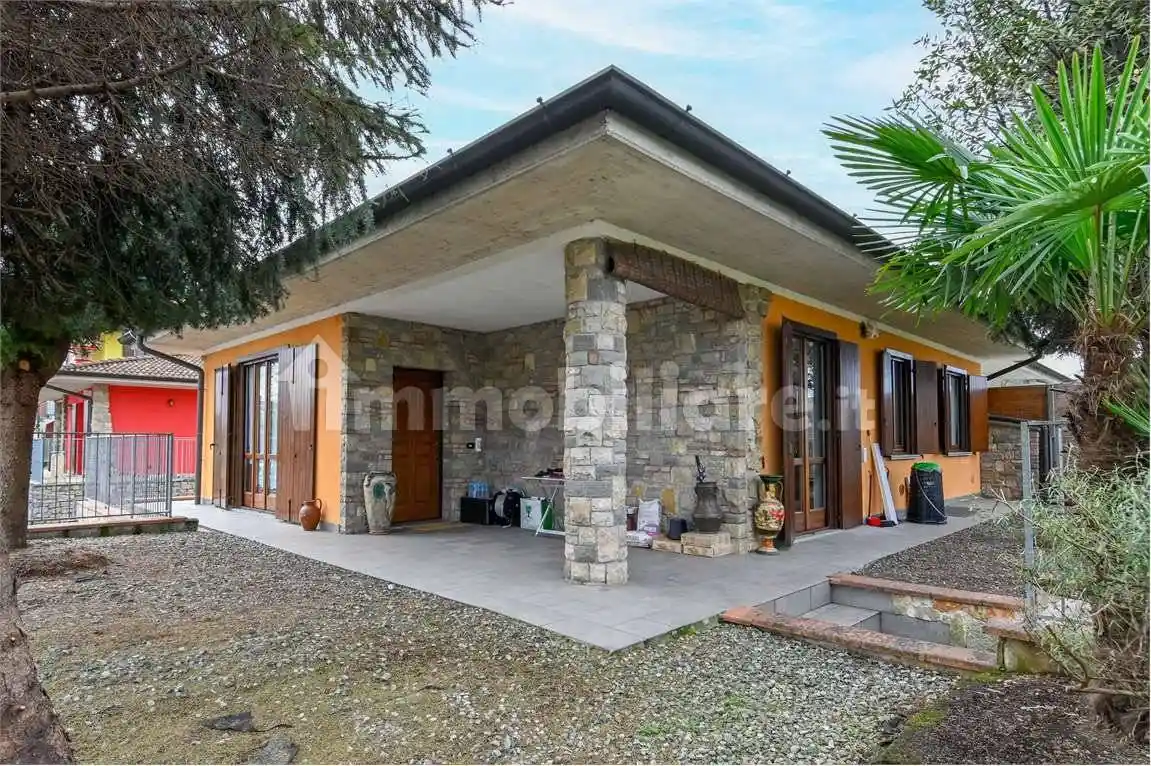 Villa in vendita a Romano di Lombardia