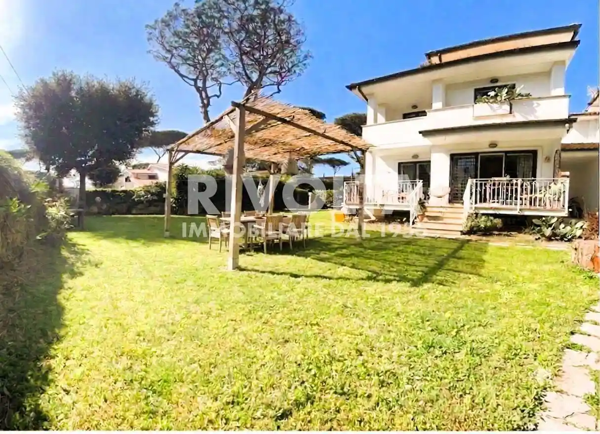 Villa in vendita a Fiumicino