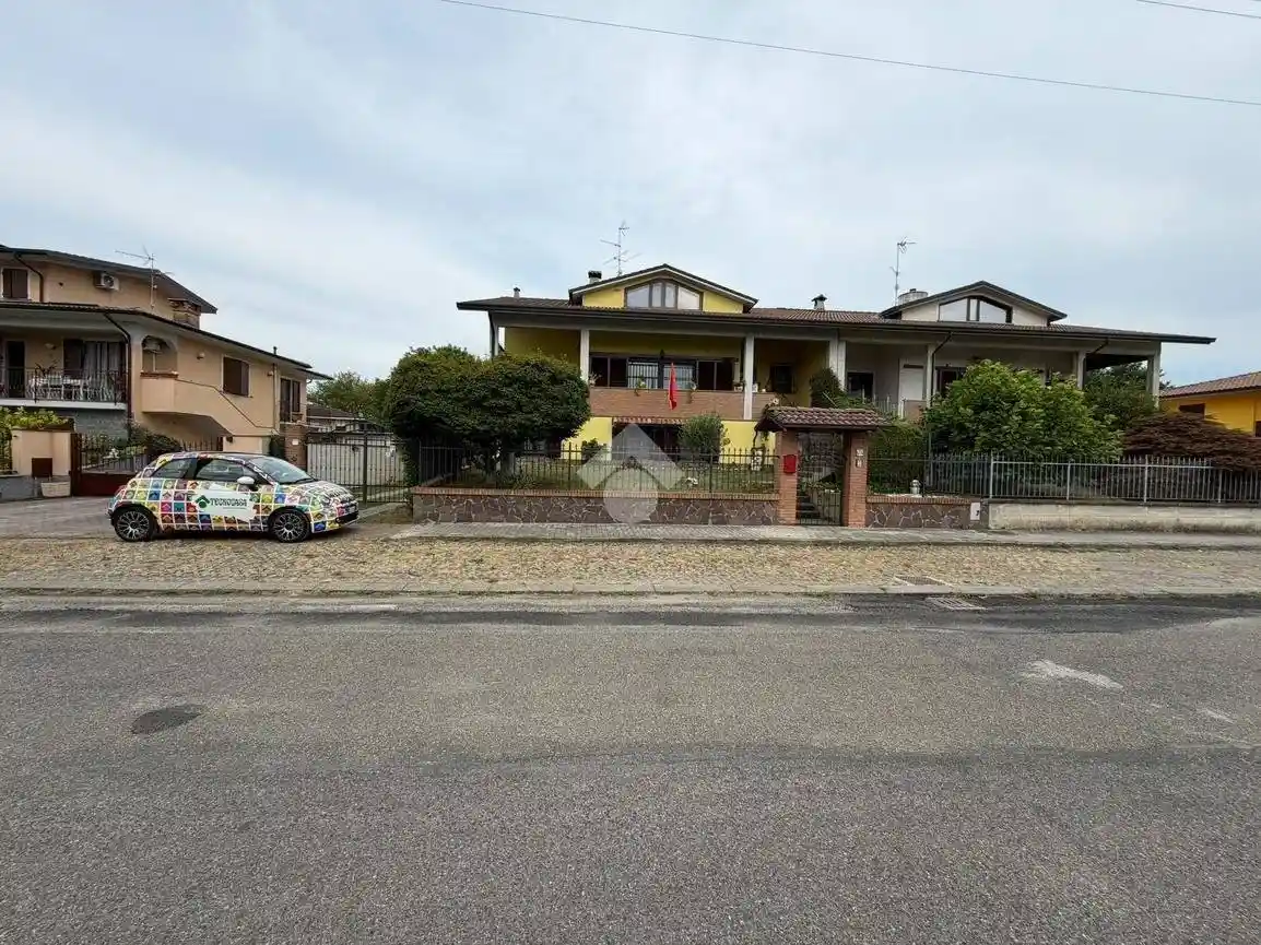 Villa in vendita a Castelletto di Branduzzo