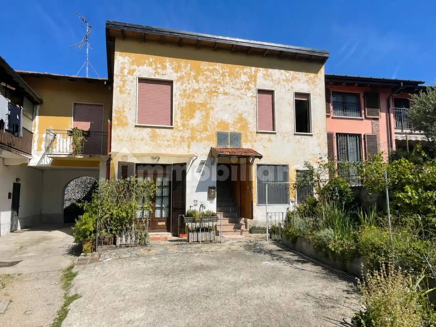 Casa indipendente in vendita a Cocquio-Trevisago