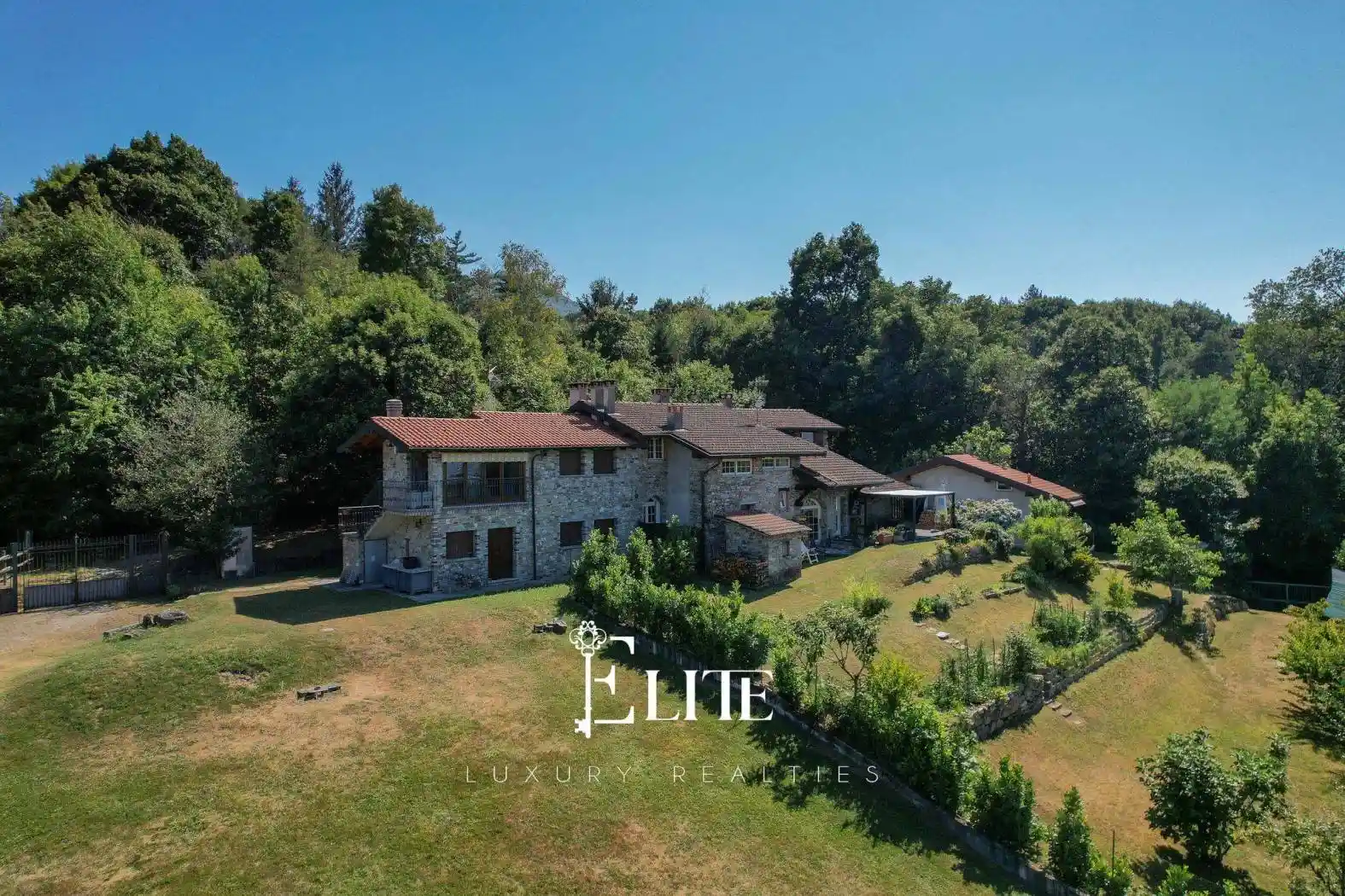 Villa in vendita a Brezzo di Bedero