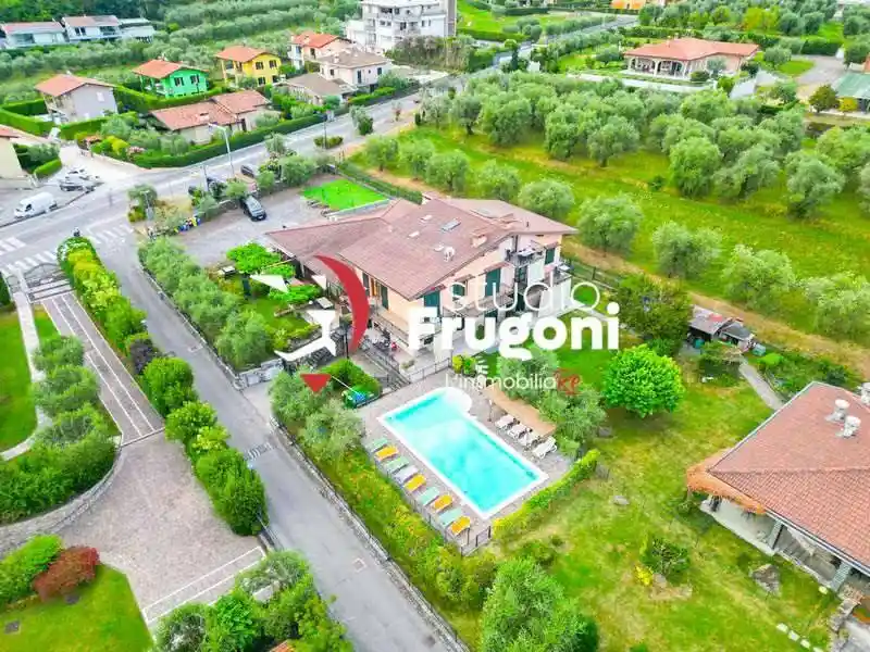 Villa in vendita a Manerba del Garda