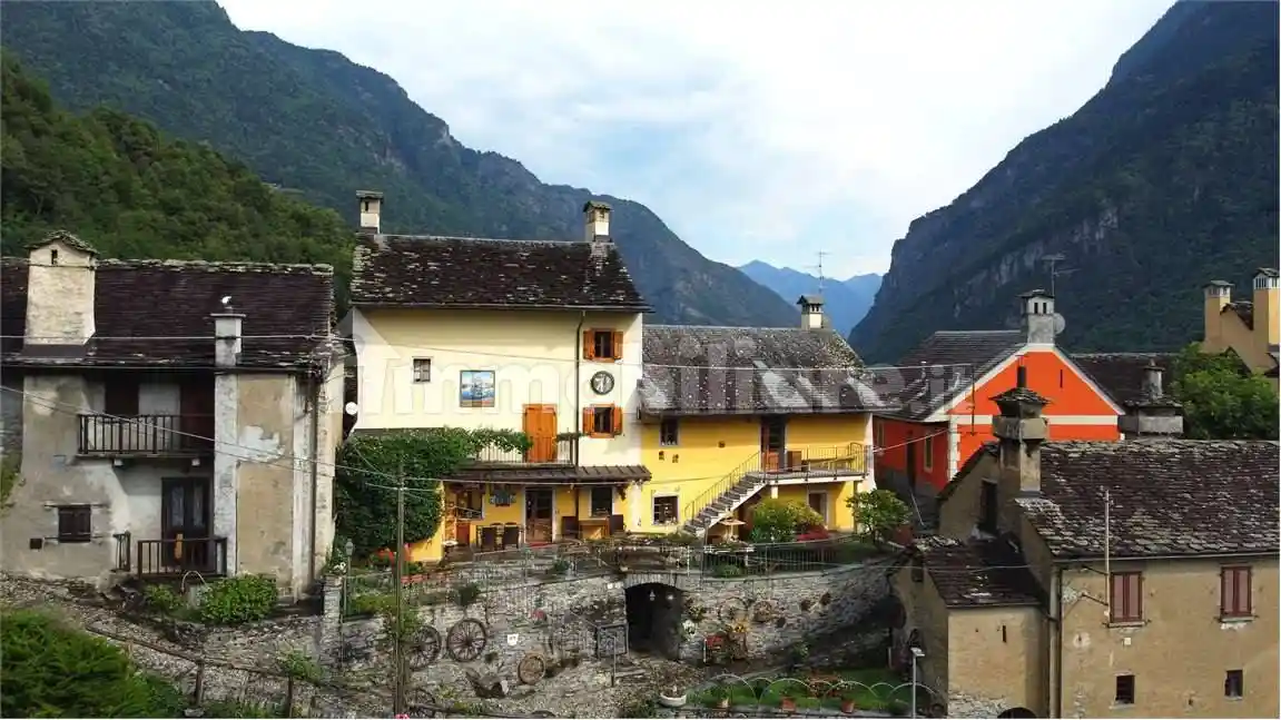 Casa indipendente in vendita a Varzo