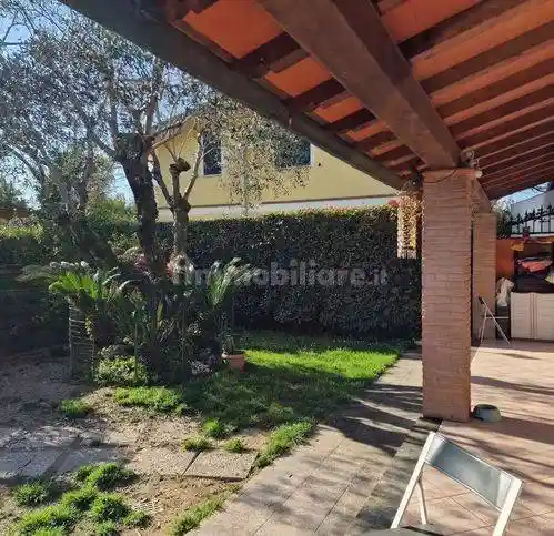 Casa indipendente in vendita a Massa