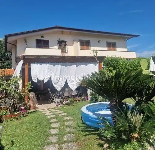 Villa in vendita a Massa