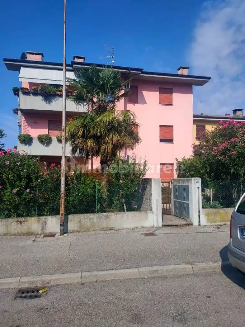 Appartamento in vendita a Castelgomberto