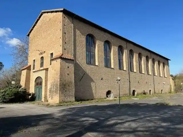 Palazzo - Edificio in vendita a Roma