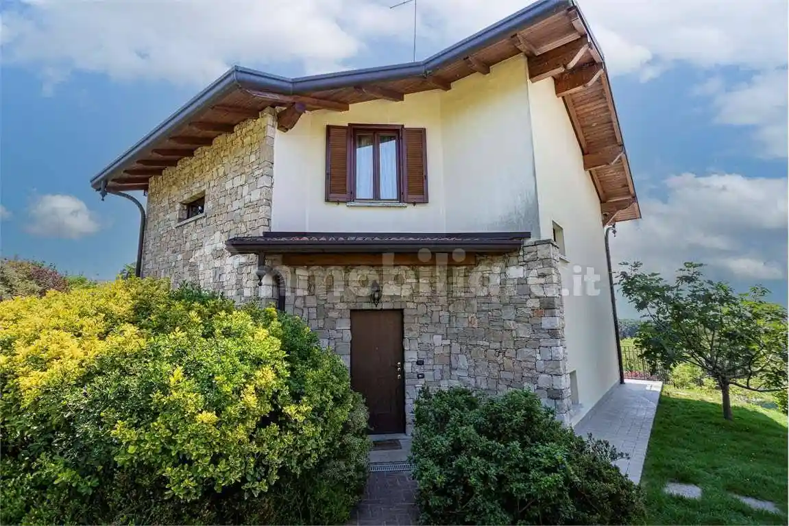 Villa in vendita a Capiago Intimiano