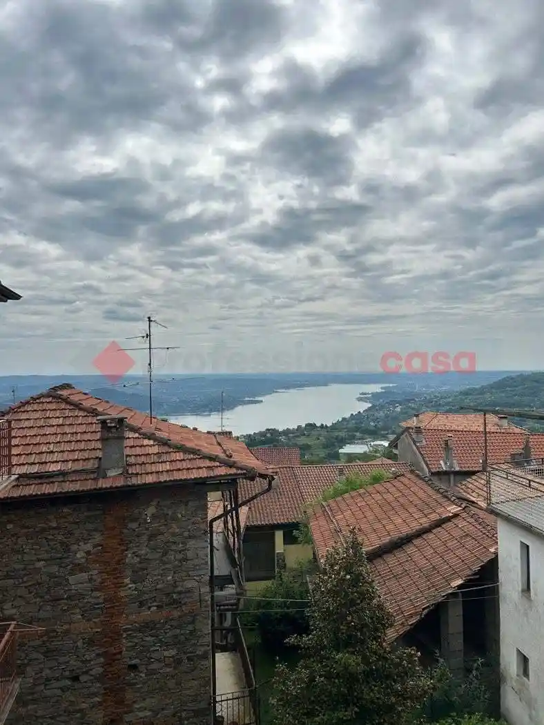 Appartamento in vendita a Nebbiuno