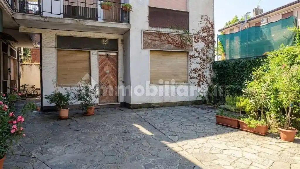 Appartamento in vendita a Carugo