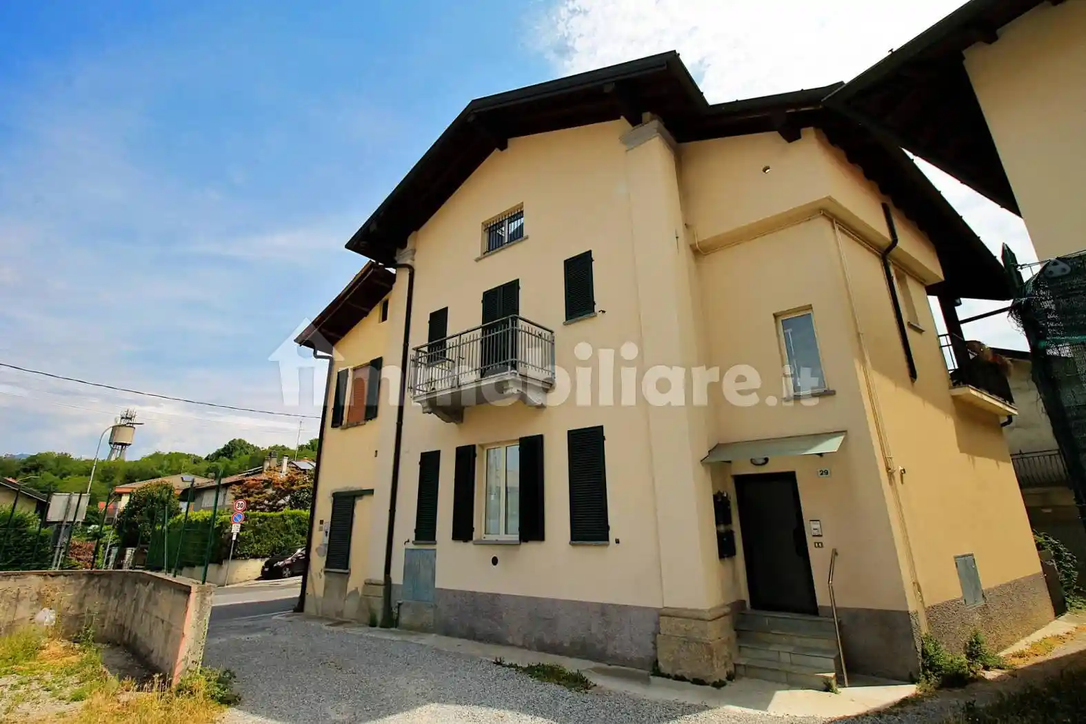 Appartamento in vendita a Montano Lucino