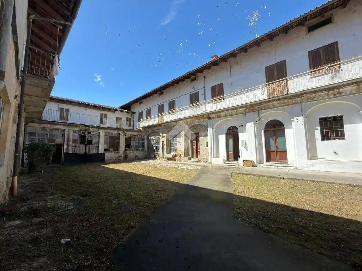 Palazzo - Edificio in vendita a Crescentino