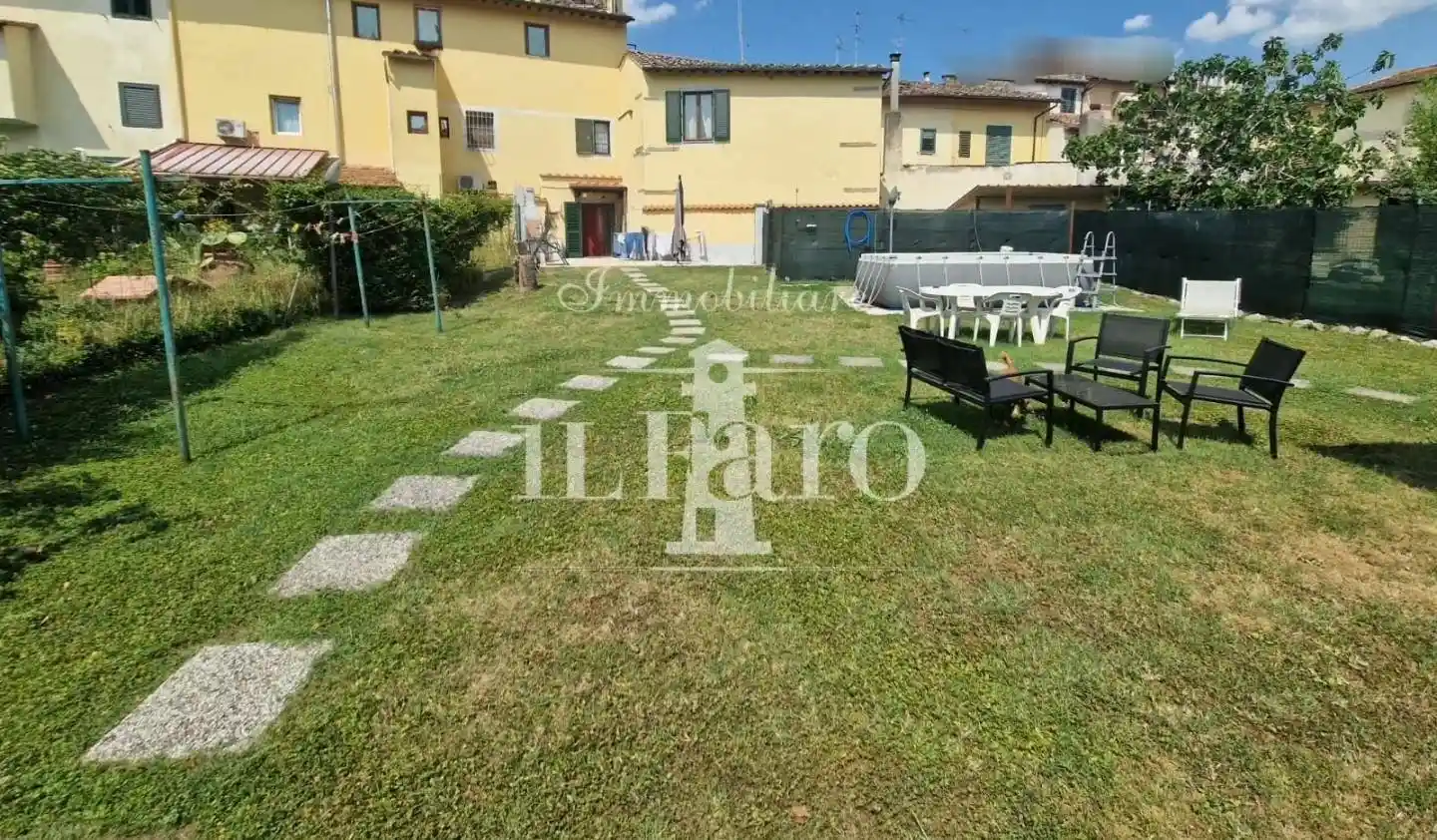 Casa indipendente in vendita a Campi Bisenzio