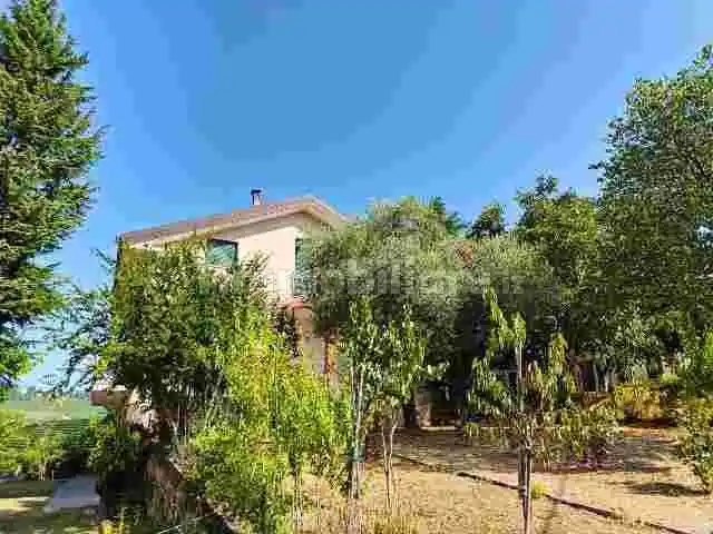 Villa in vendita a Monforte d'Alba