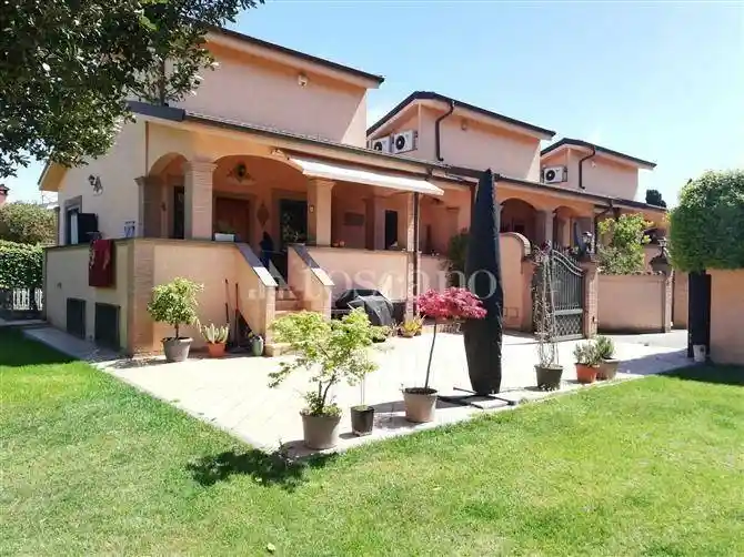 Villa in vendita a Roma