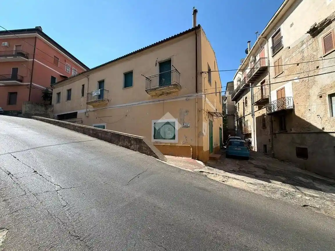 Palazzo - Edificio in vendita a Corigliano-Rossano