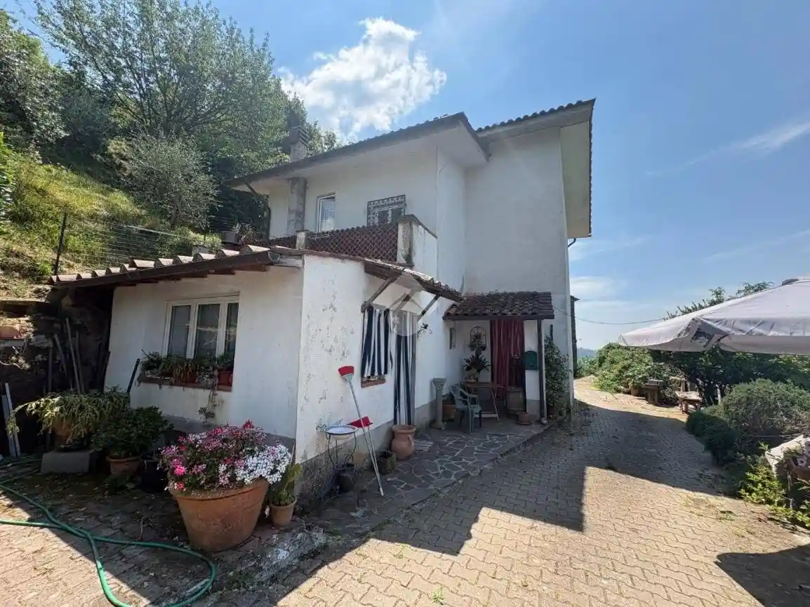 Rustico - Casale in vendita a Pescia