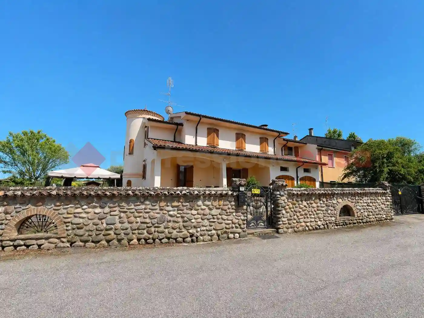 Villa - foto 2