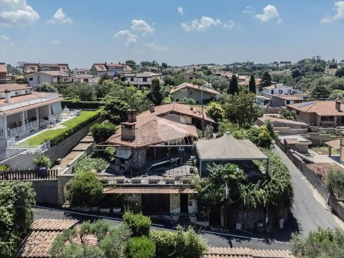 Villa in vendita a Anguillara Sabazia