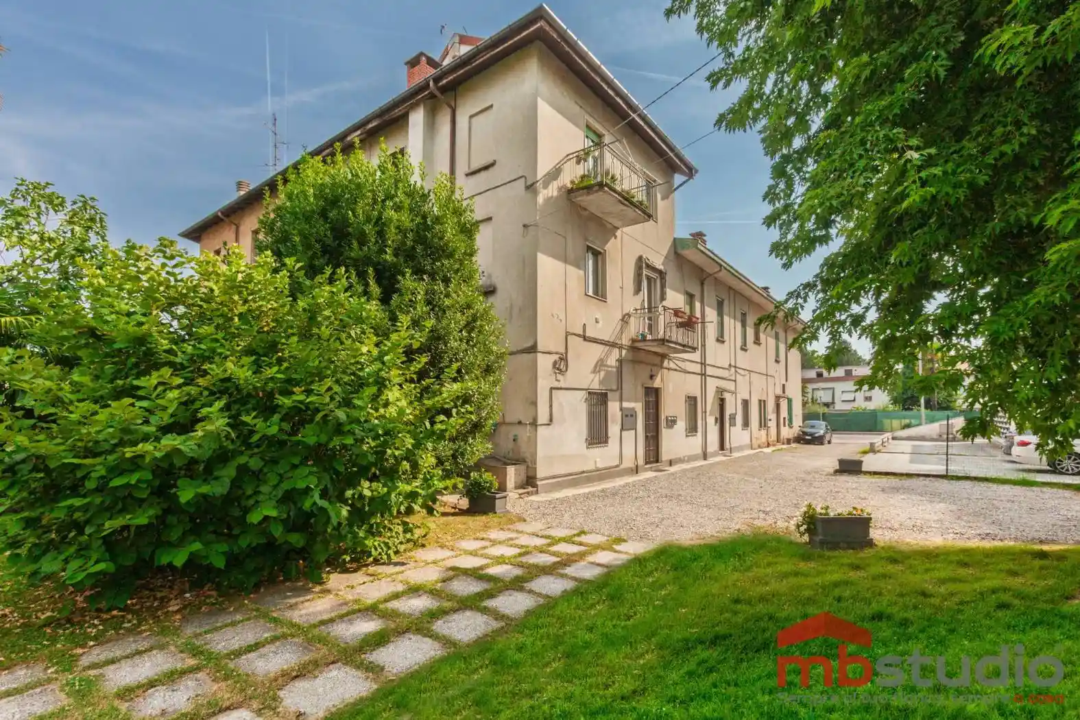 Appartamento in vendita a Locate Varesino
