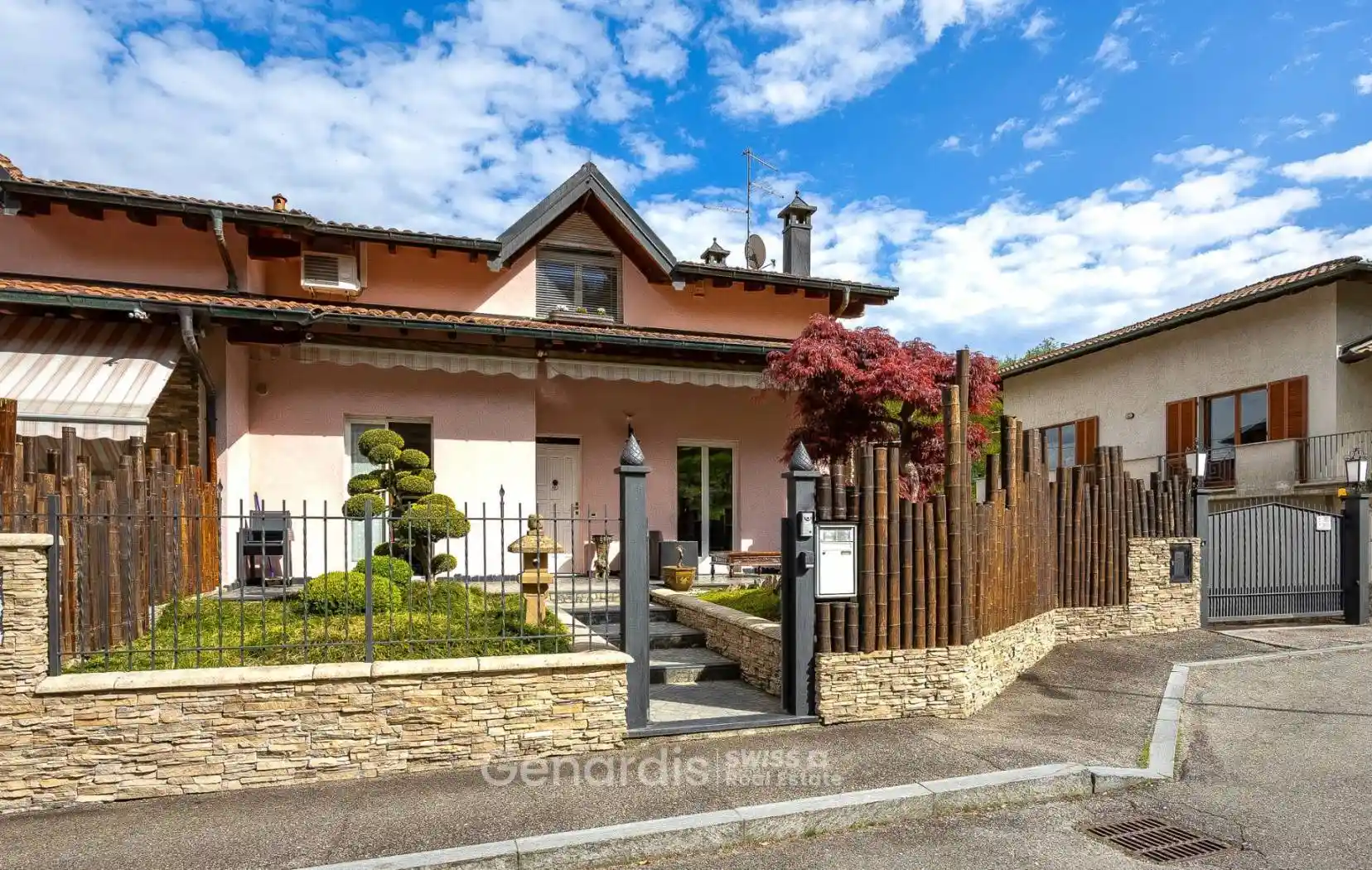 Villa in vendita a Lavena Ponte Tresa