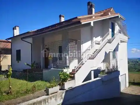 Villa in vendita a Fratte Rosa