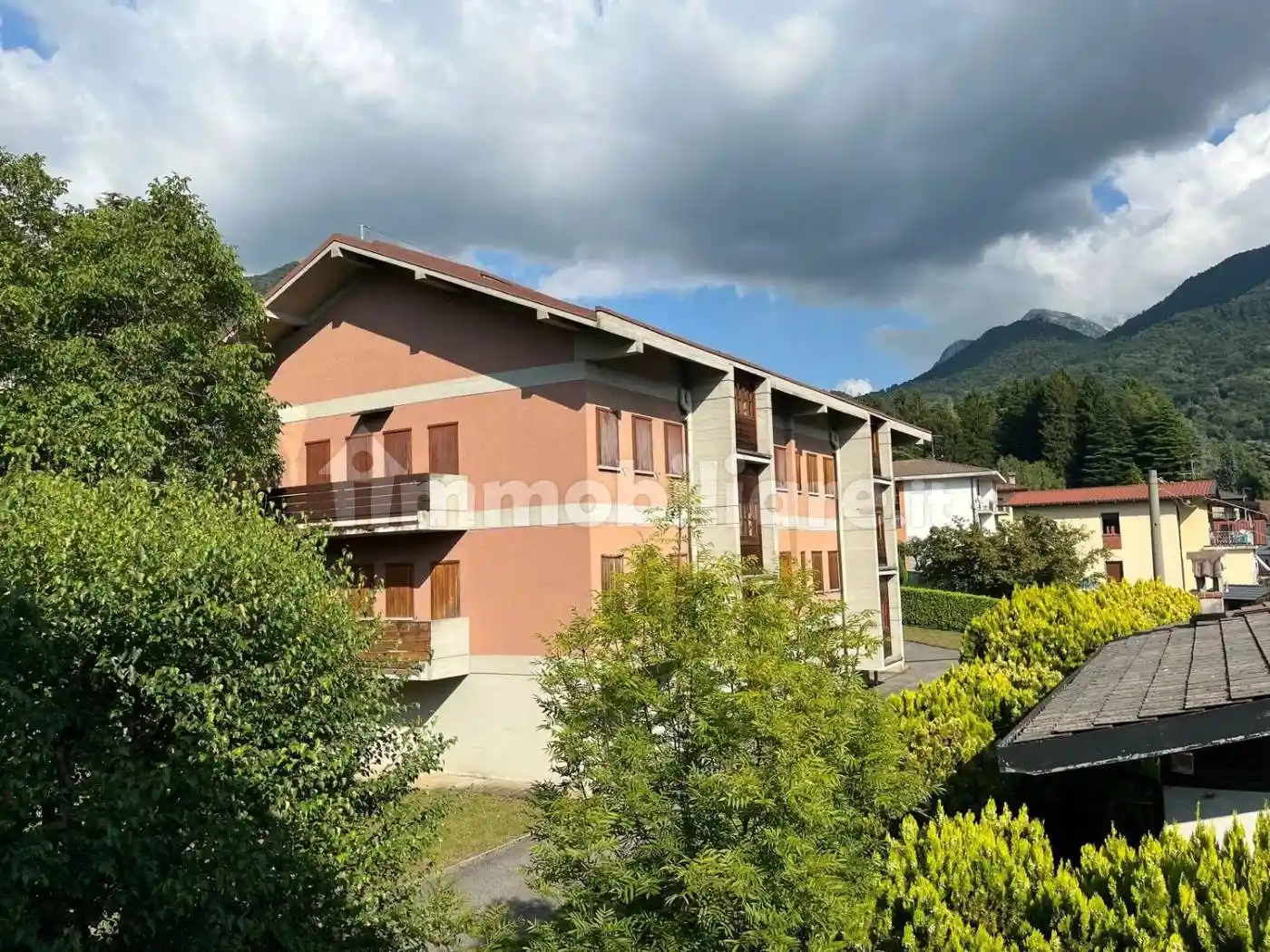 Appartamento in vendita a Esino Lario