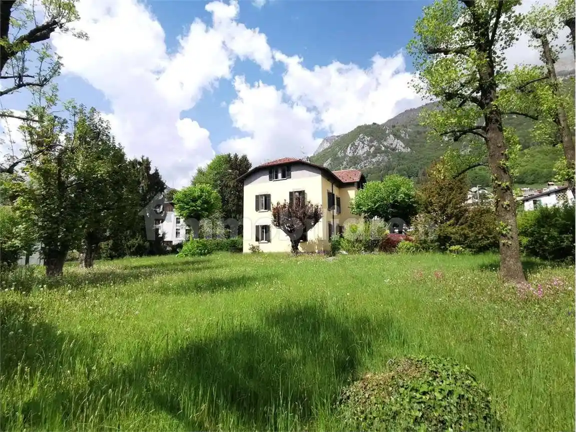 Villa in vendita a Barzio