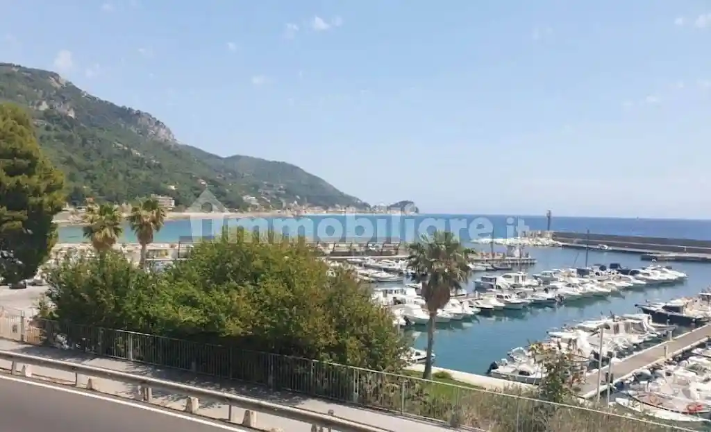Appartamento in vendita a Finale Ligure