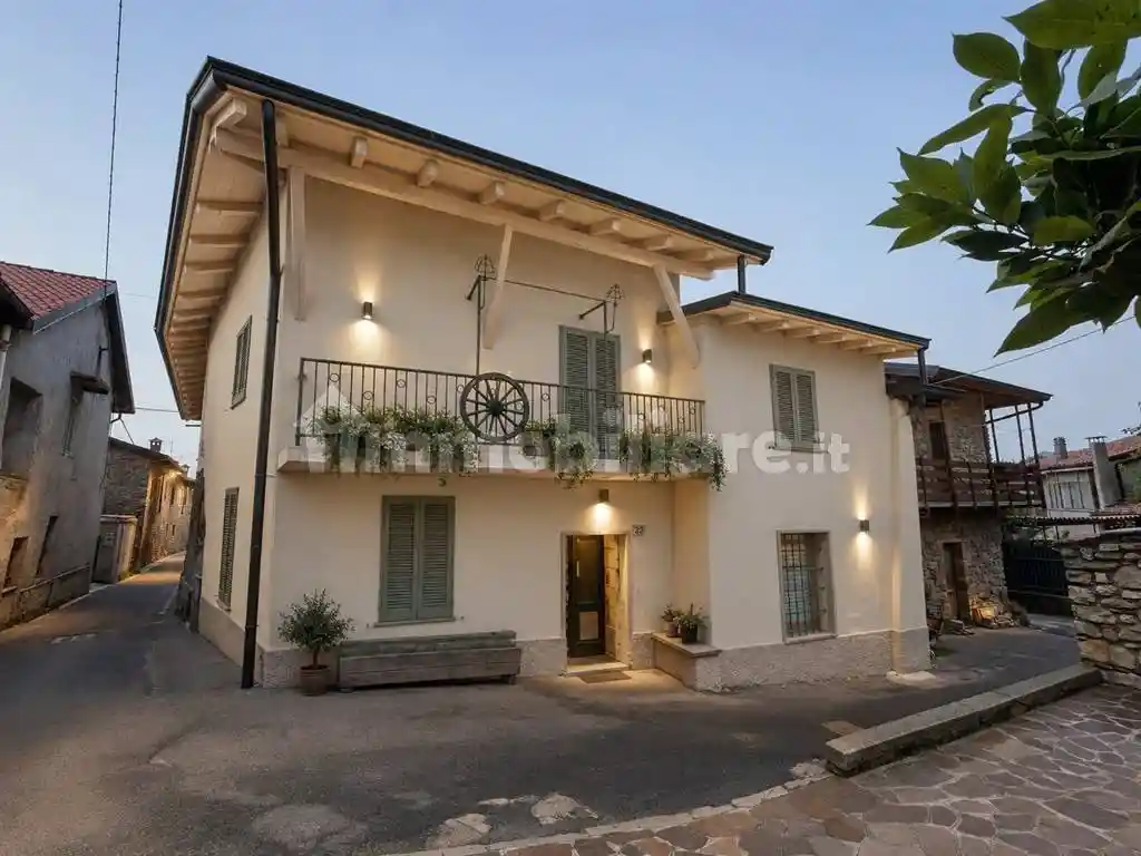 Casa indipendente in vendita a Caprino Bergamasco