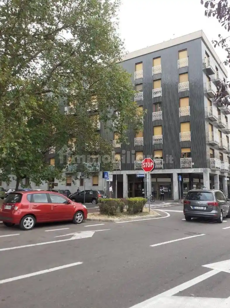 Palazzo - Edificio in affitto a Legnano