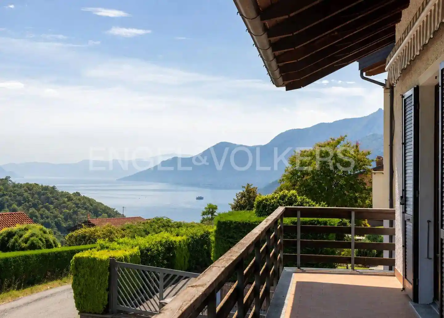 Villa in vendita a Maccagno con Pino e Veddasca