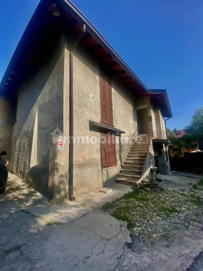 Casa indipendente in vendita a Carugo