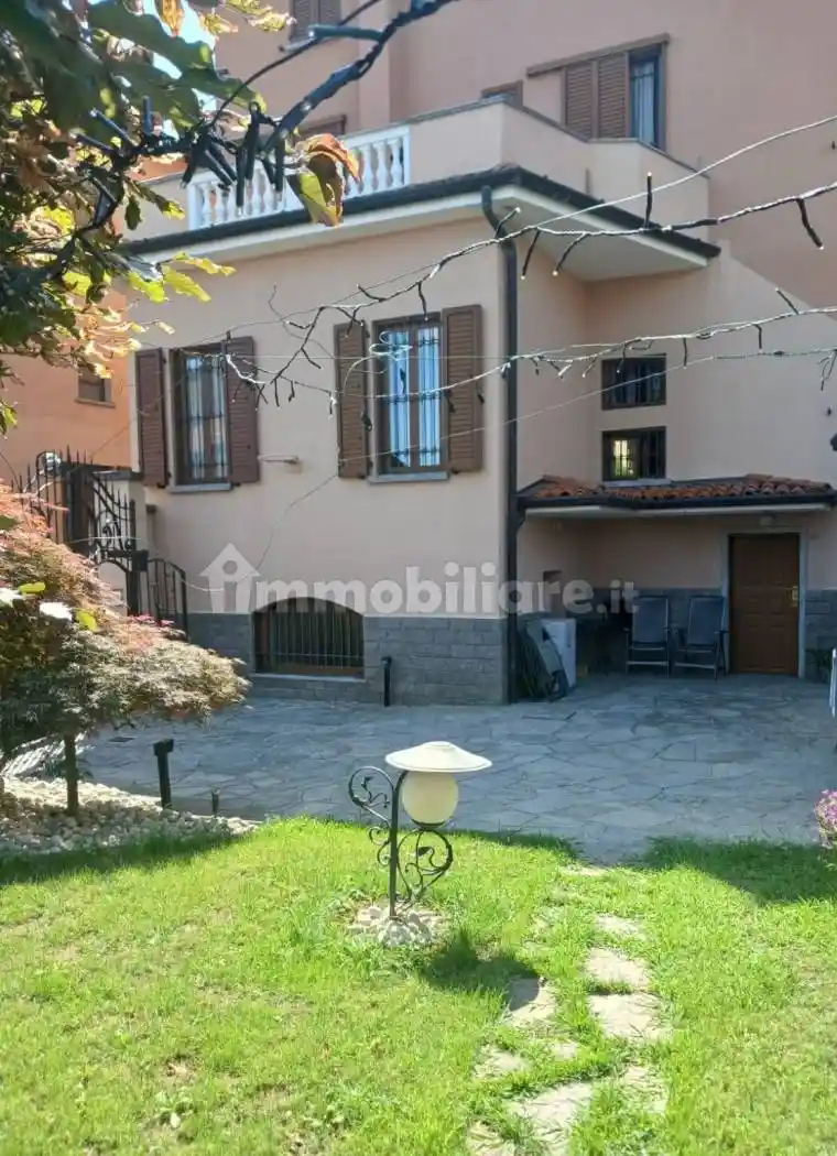 Casa indipendente in vendita a Nibionno