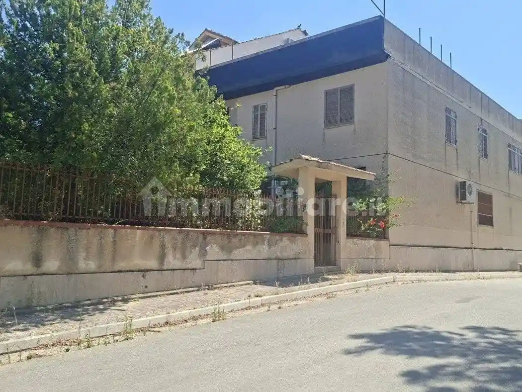 Palazzo - Edificio in vendita a Poggioreale