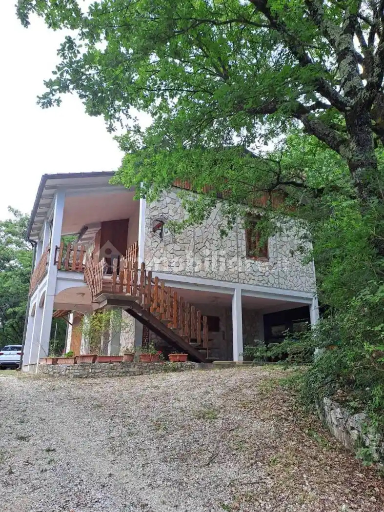 Villa in vendita a Labro