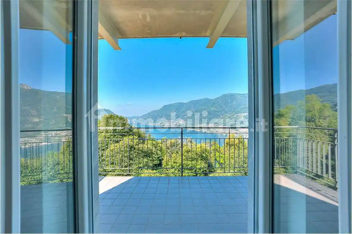 Villa in vendita a Faggeto Lario