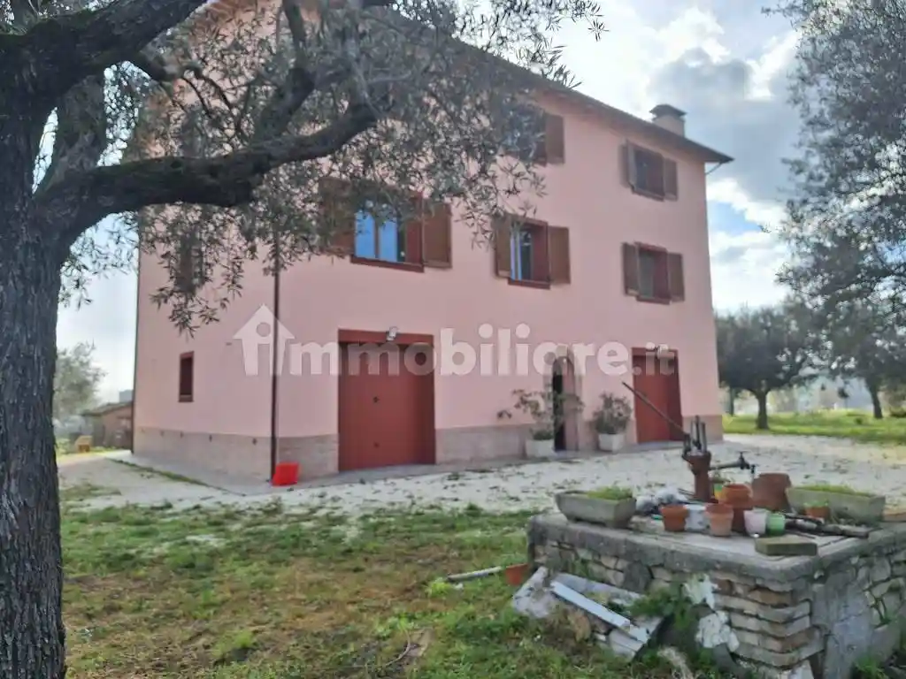 Rustico - Casale in vendita a San Severino Marche