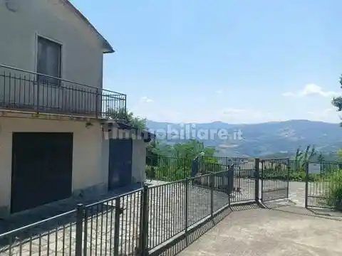 Villa in vendita a Alta Val Tidone
