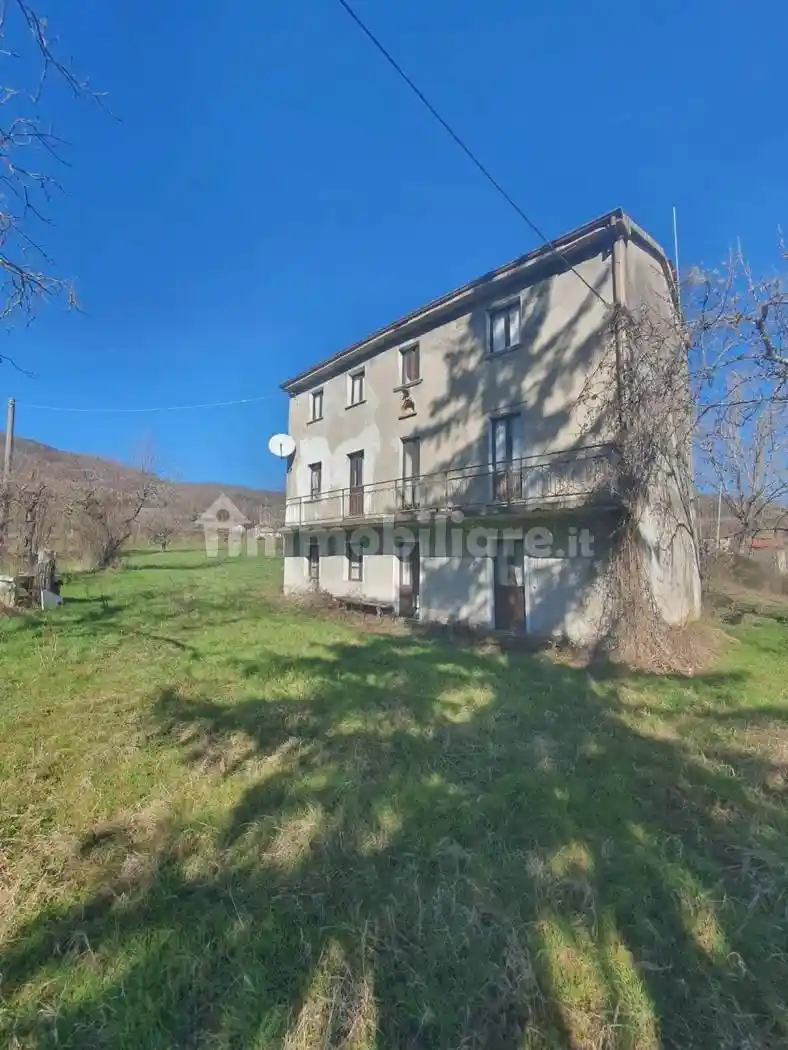 Villa in vendita a Alta Val Tidone