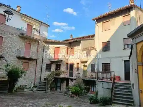 Villa in vendita a Alta Val Tidone