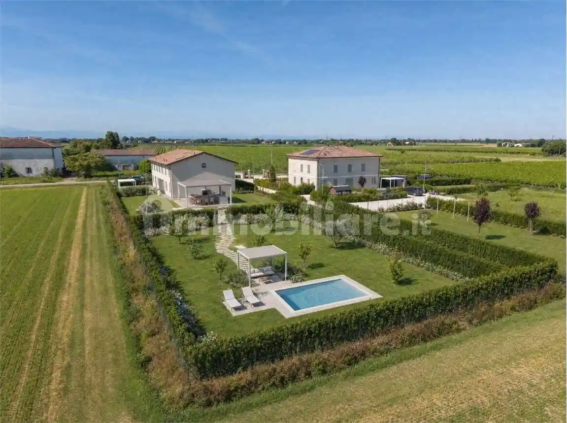 Villa in vendita a Carpi