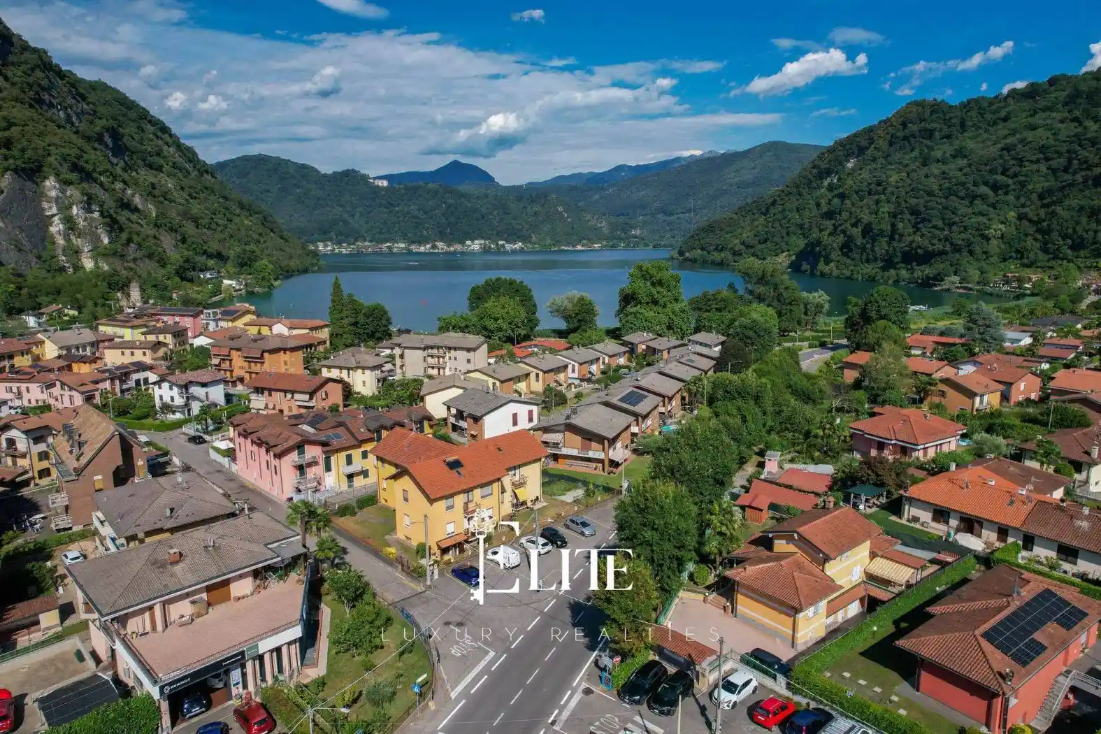 Villa in vendita a Lavena Ponte Tresa