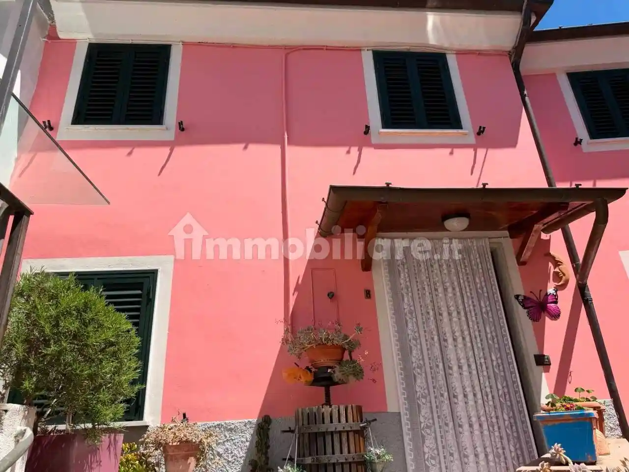 Casa indipendente in vendita a Luni