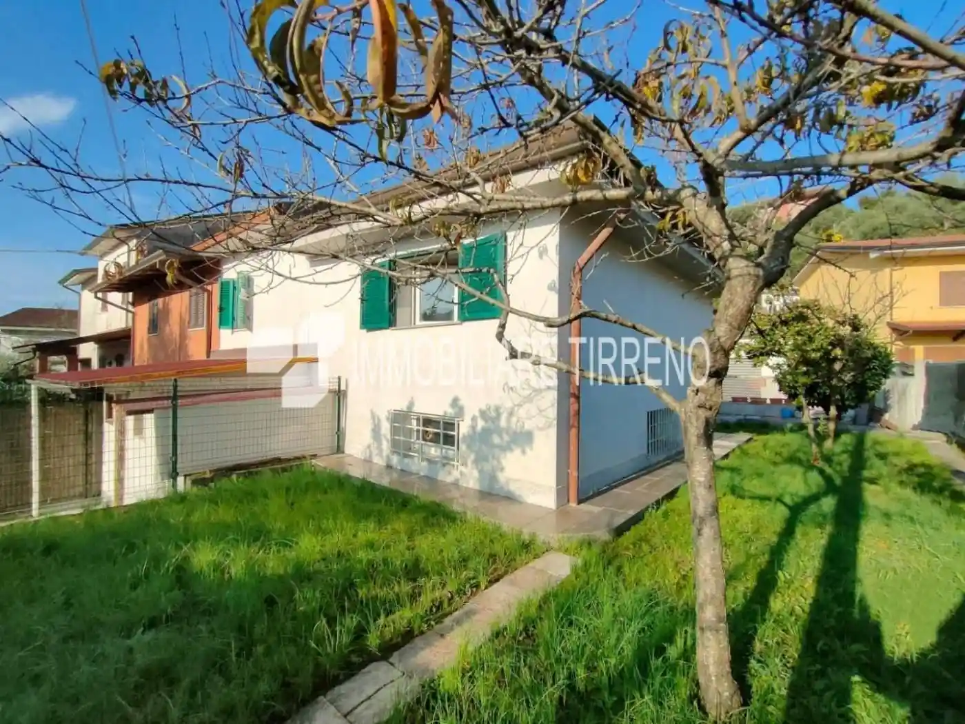 Casa indipendente in vendita a Massa