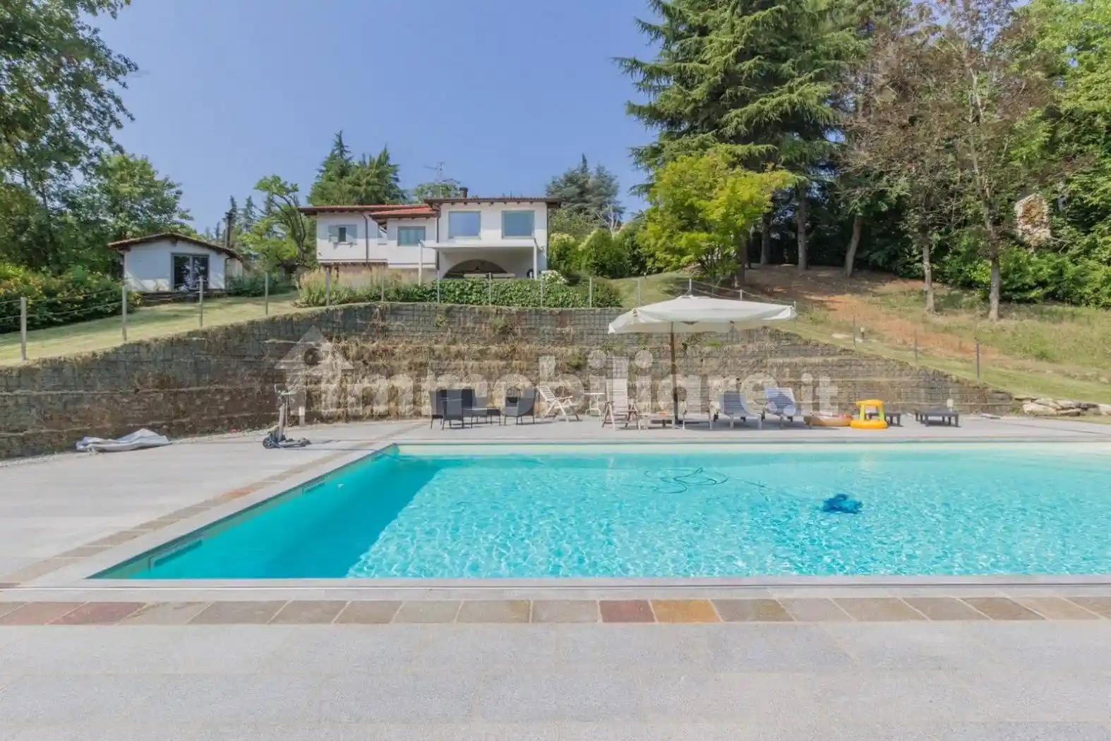 Villa in vendita a Gazzola