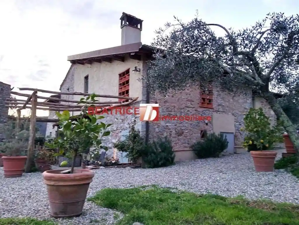 Rustico - Casale in vendita a Camaiore