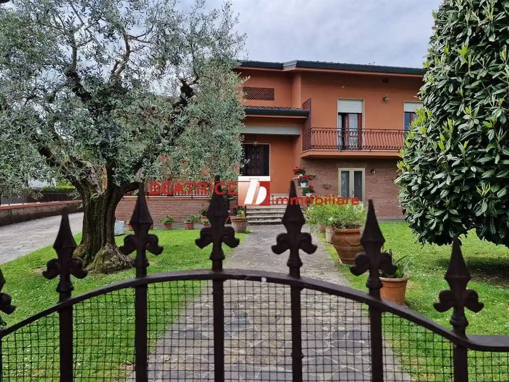 Villa in vendita a Capannori