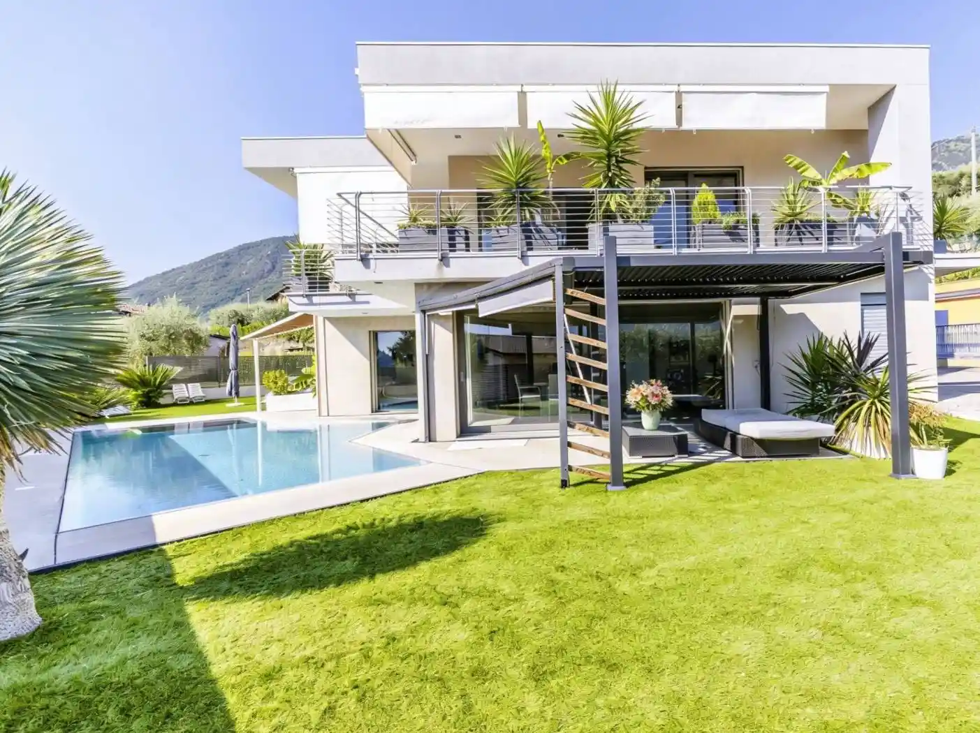 Villa in vendita a Sale Marasino