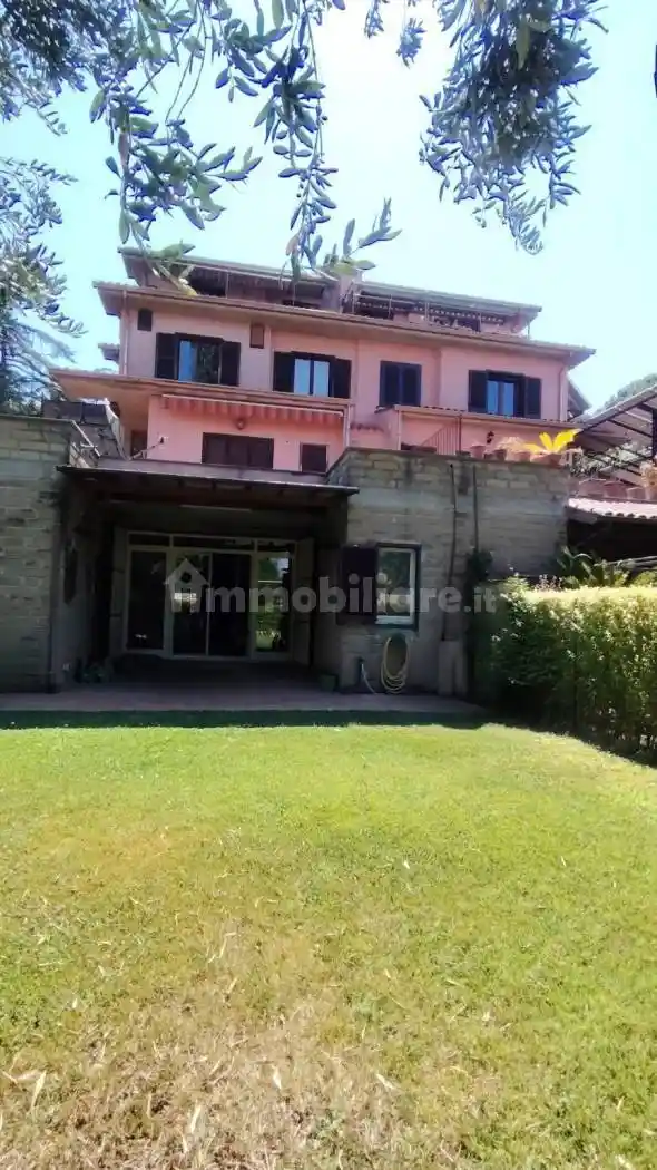 Villa in vendita a Campagnano di Roma